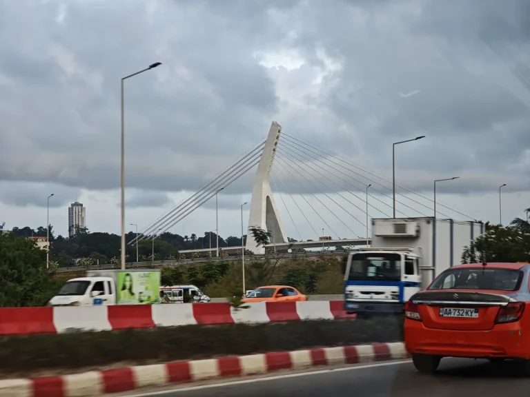 为什么是阿比让？先从“落地现实”谈起